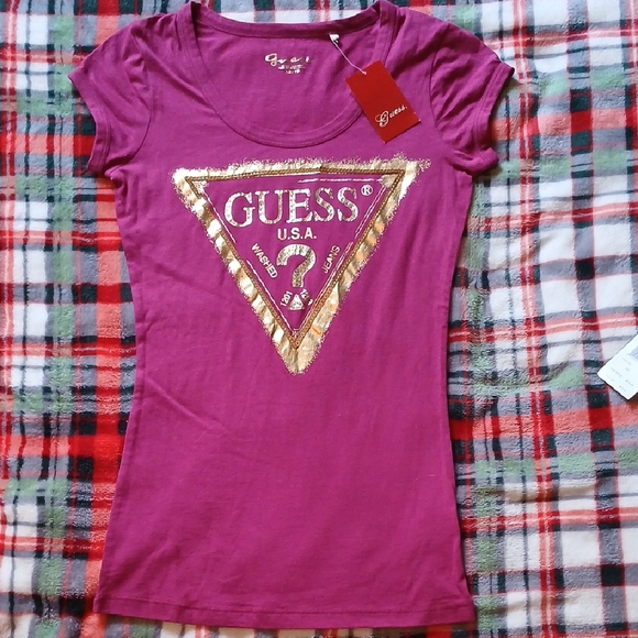 Guess Purple T-Shirt with Gold Logo - Picture 1 of 4